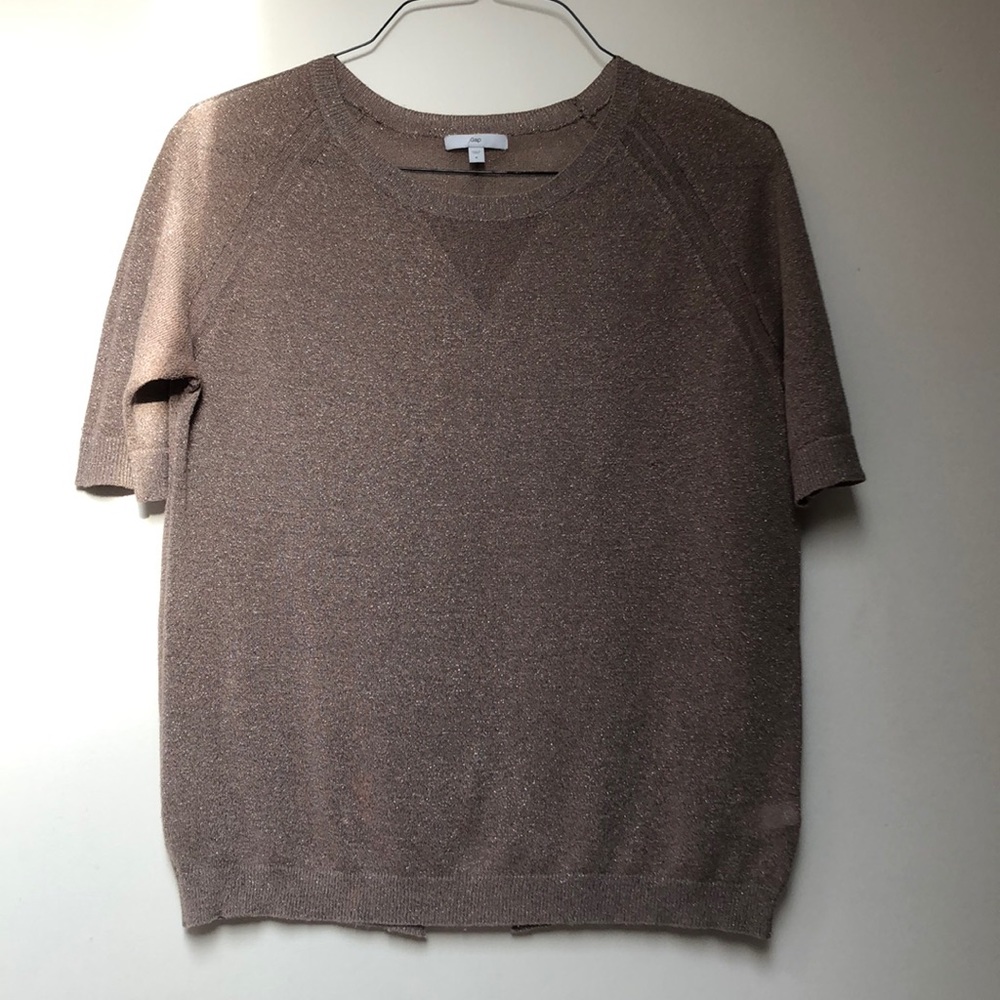 Light weight sweater